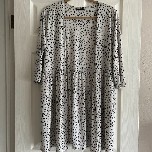 Black and White Duster - Picture 1 of 4